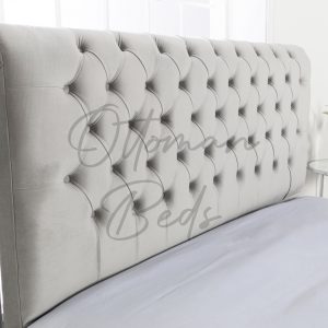 Chesterfield sleigh bed no beading 5
